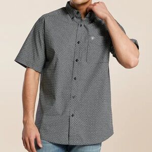 Ariat Men’s Classic Short Sleeve Button Down Shirt Black Blue White Size Medium